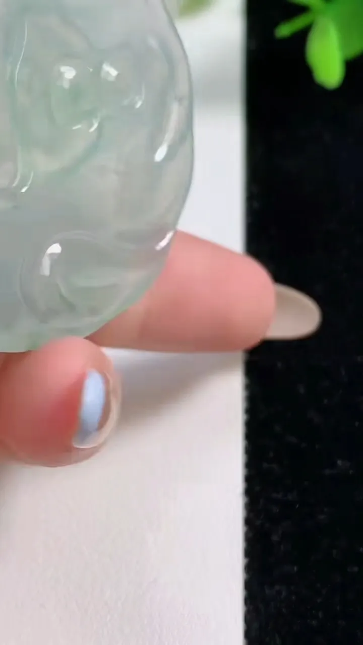 天然A货翡翠观音菩萨吊坠，尺寸50.8-44-6.1，重量:23.79g
11月5日