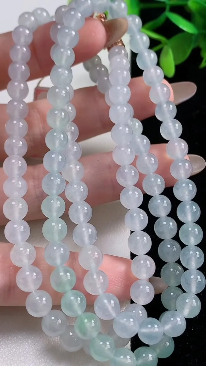 天然A货翡翠圆珠项链，尺寸6-108颗，重量:45.95g11月5日
工厂直销收藏佳品,种好水足，色泽均匀，有种有色，上手高大气！