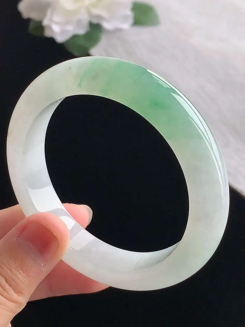 a货翡翠老坑冰种飘绿正装正圈手镯54-55圈口  尺寸54.8×12.2×8.8mm 重量61.53g 1104