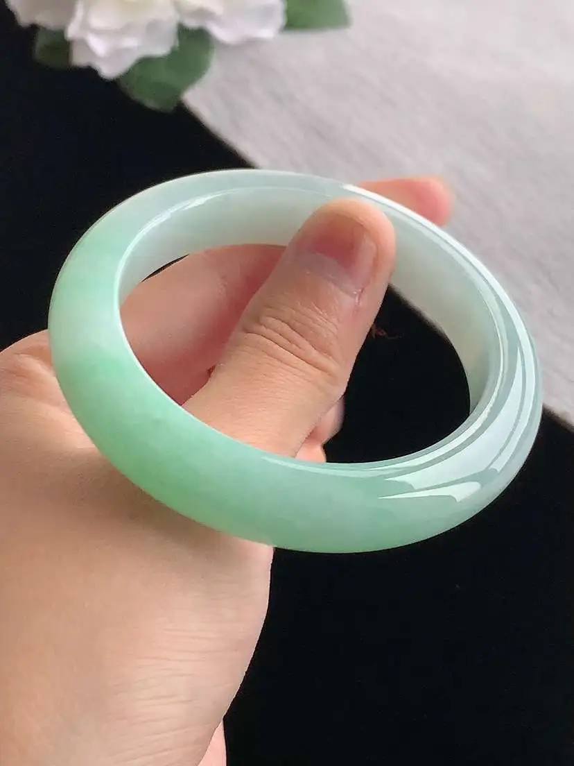 a货翡翠老坑冰种飘绿正装正圈手镯53-54圈口  尺寸53.3×11×8.8mm 重量57.20g 1104