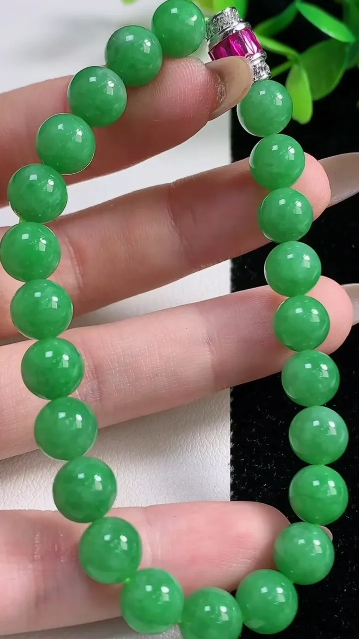 天然A货翡翠圆珠手串，尺寸8-23颗，重量:23.40g11月5日
工厂直销收藏佳品,种好水足，色泽均匀，有种有色，上手高大气！