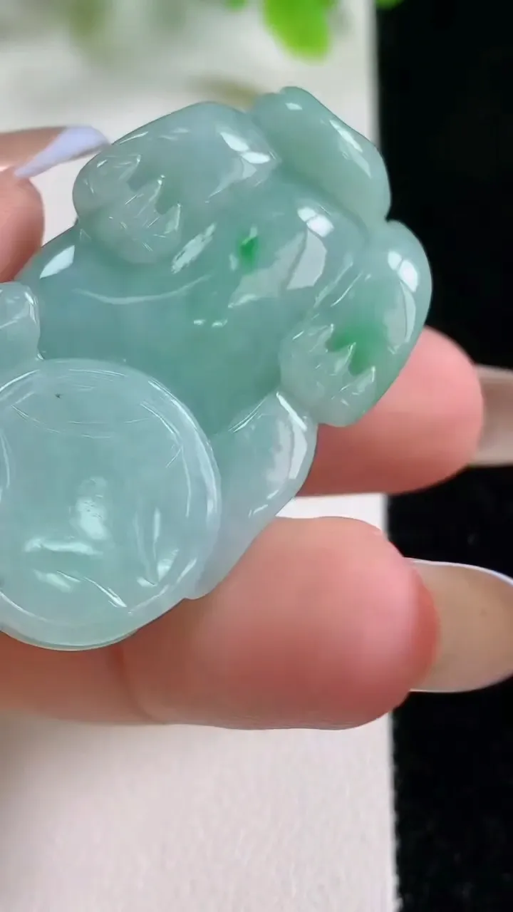 天然A货翡翠貔貅吊坠，尺寸40.5-21.8-12，重量:25.84g
11月5日