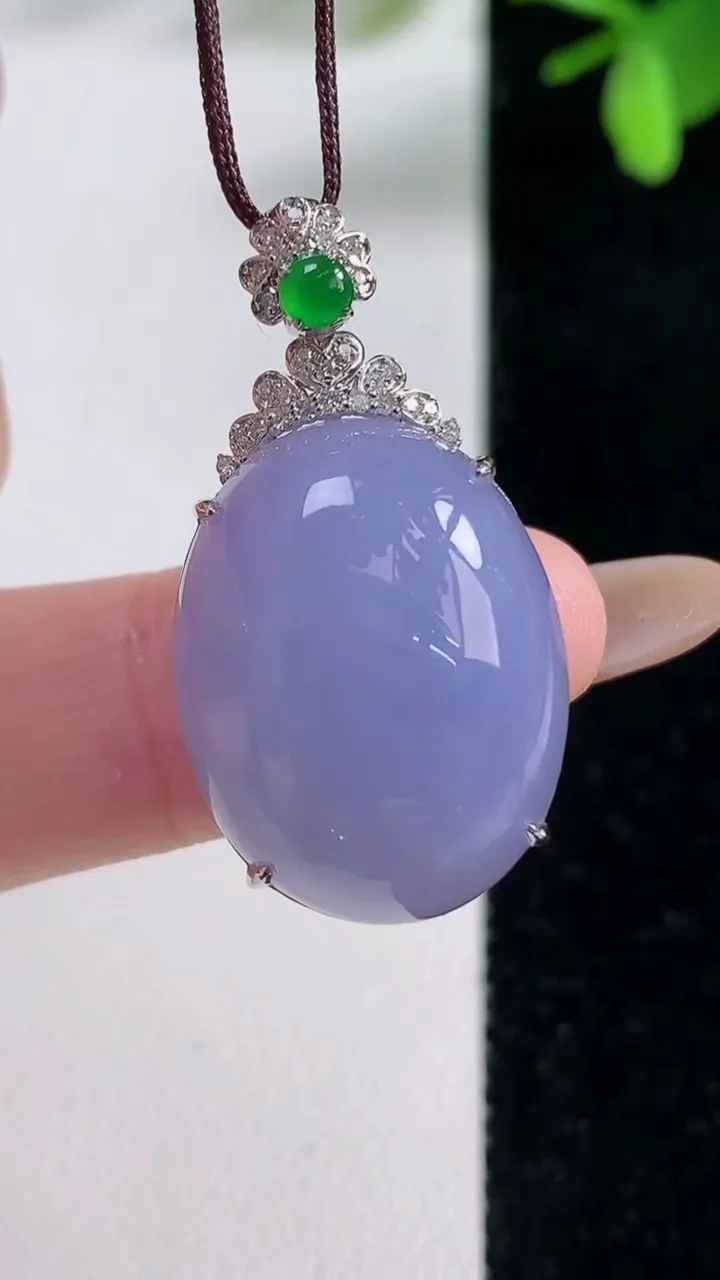 天然A货翡翠18K金紫罗兰蛋面吊坠，尺寸31.6-21.5-17.2-11，重量:6.87g
11月