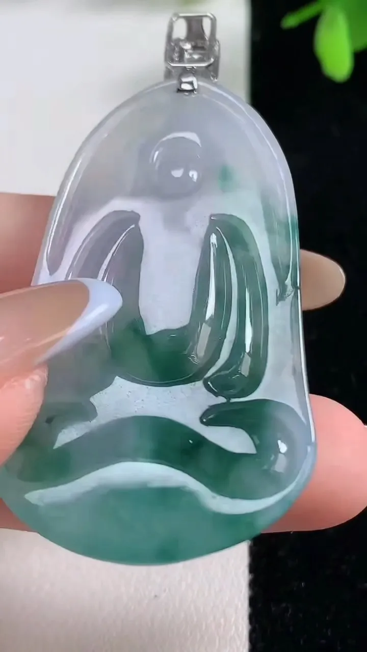 天然A货翡翠种飘花素衣观音吊坠，尺寸53.3-30.5-6.8，重量:19.55g
11月5日