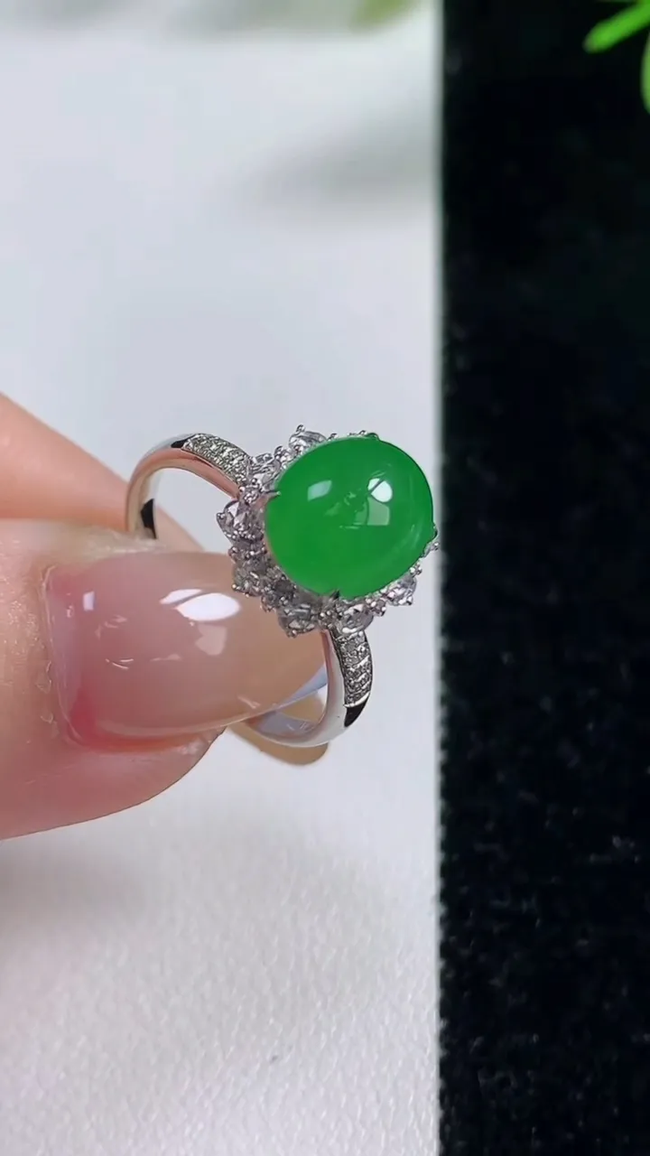 天然A货翡翠蛋面戒指，尺寸176-9.5-7.7-9.6，重量:2.96g2025年11月5日
工厂