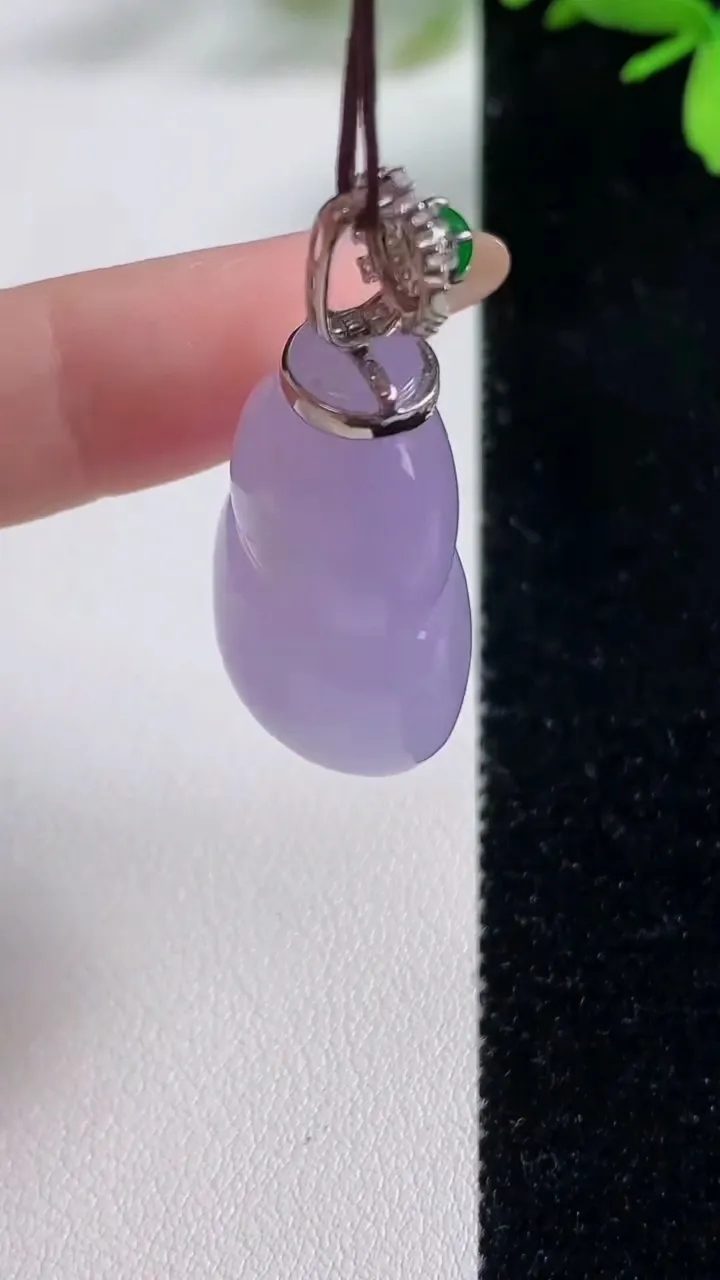 天然A货翡翠18K金紫罗兰葫芦吊坠，尺寸29.3-20.4-14.4，重量:14.33g
11月5日
