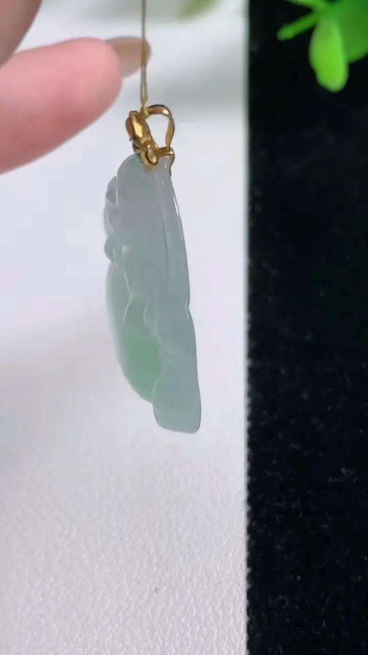 天然A货翡翠佛公吊坠，尺寸29-31.5-6.2，重量:8.15g
11月5日