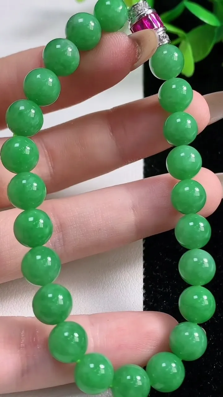 天然A货翡翠圆珠手串，尺寸8-23颗，重量:23.40g11月5日
工厂直销收藏佳品,种好水足，色泽均匀，有种有色，上手高大气！