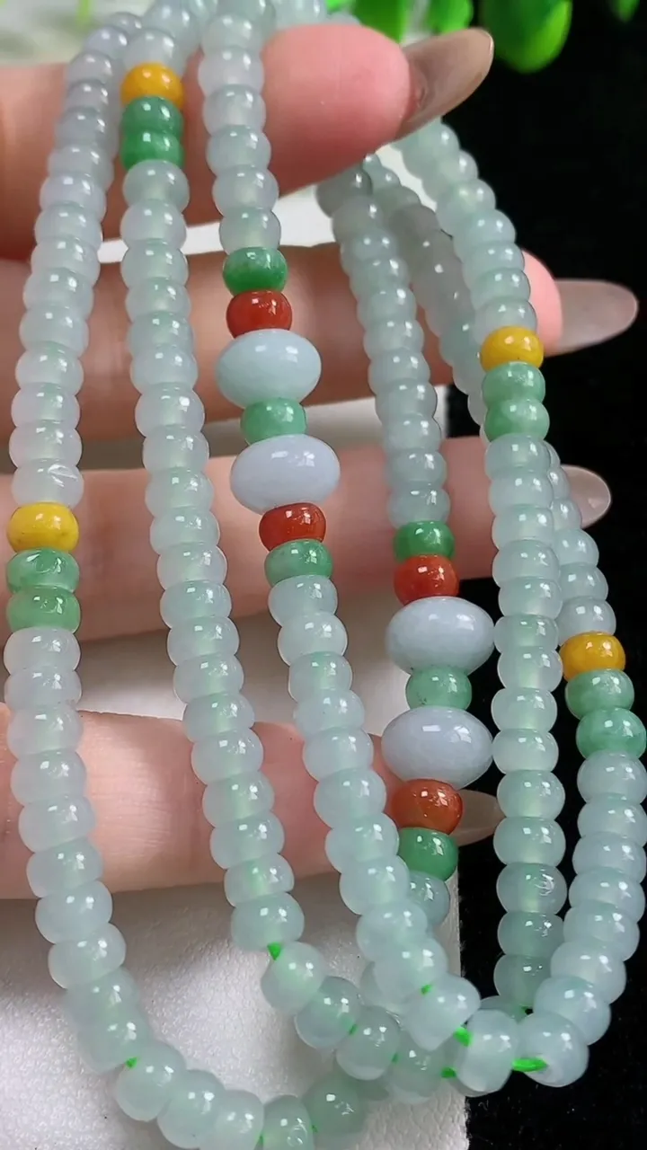 天然A货翡翠算盘珠项链192颗，尺寸5.3-3，重量:42.00g11月5日
工厂直销收藏佳品,种好水足，色泽均匀，有种有色，上手高大气！