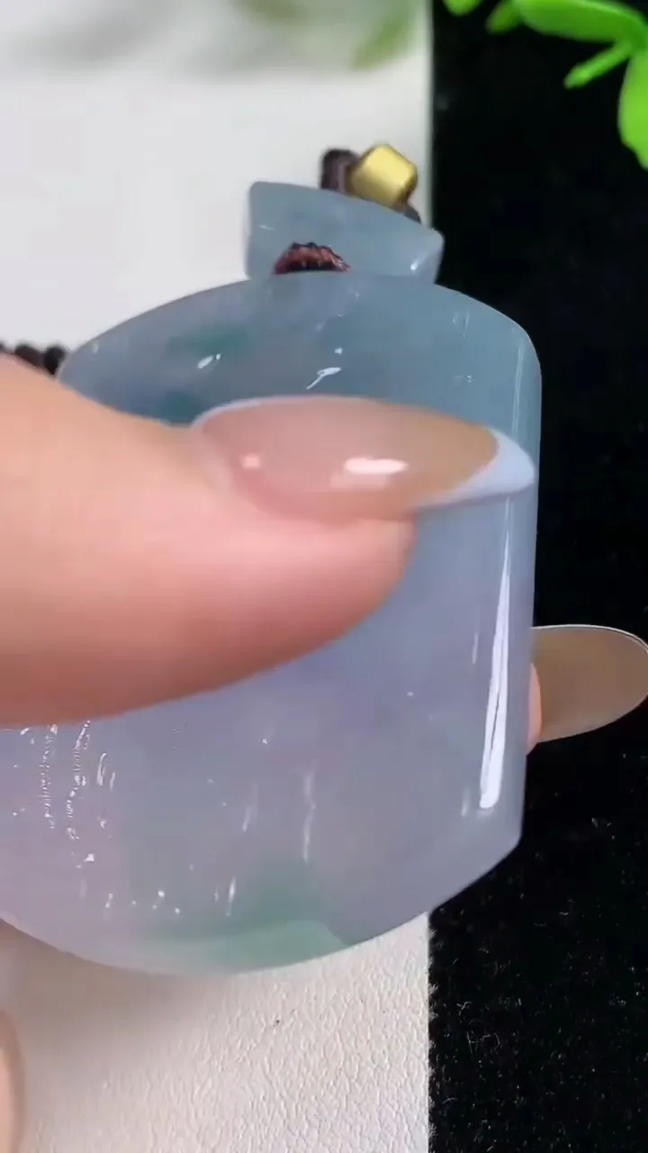 天然A货翡翠种紫罗兰飘花山水牌吊坠，尺寸52.7-39.6-6.1，重量:40.87g
11月5日