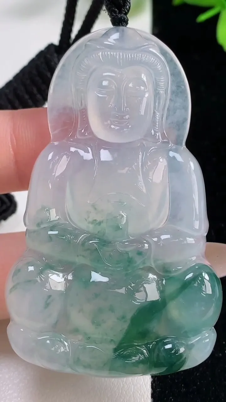 天然A货翡翠种飘花观音菩萨吊坠，尺寸63-38.8-6.3，重量:29.74g
11月5日