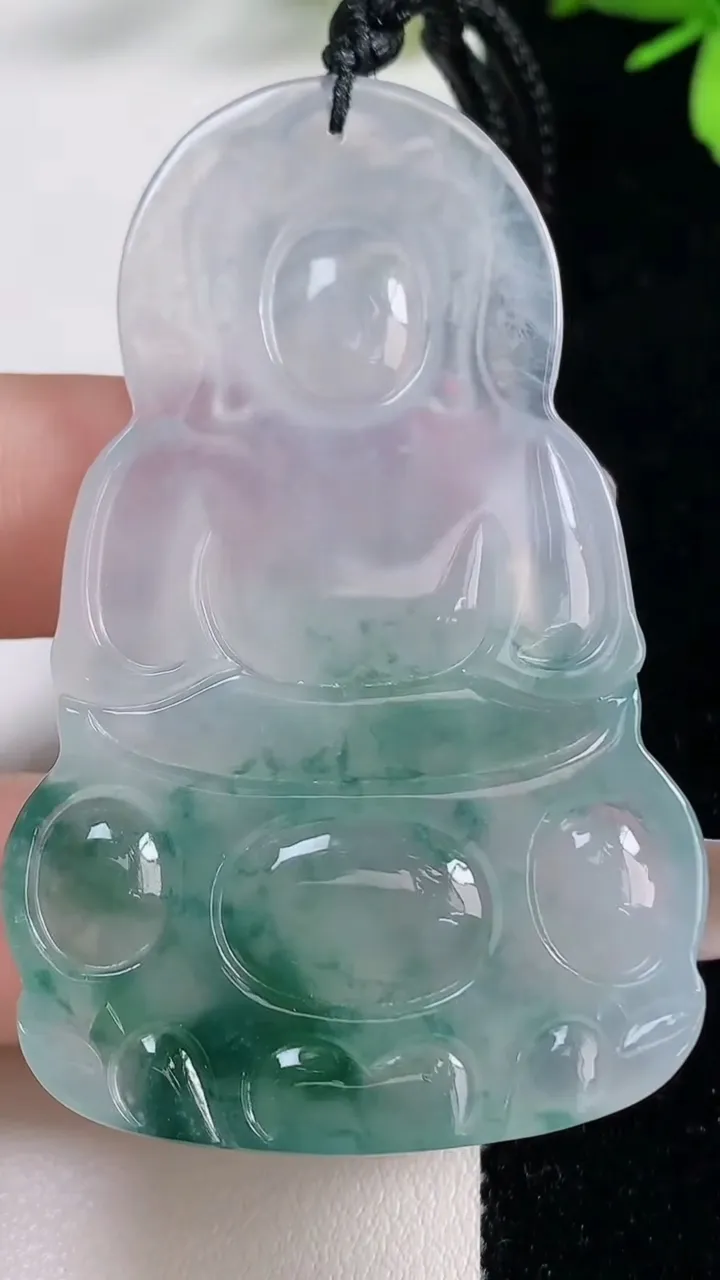 天然A货翡翠种飘花观音菩萨吊坠，尺寸63-38.8-6.3，重量:29.74g
11月5日