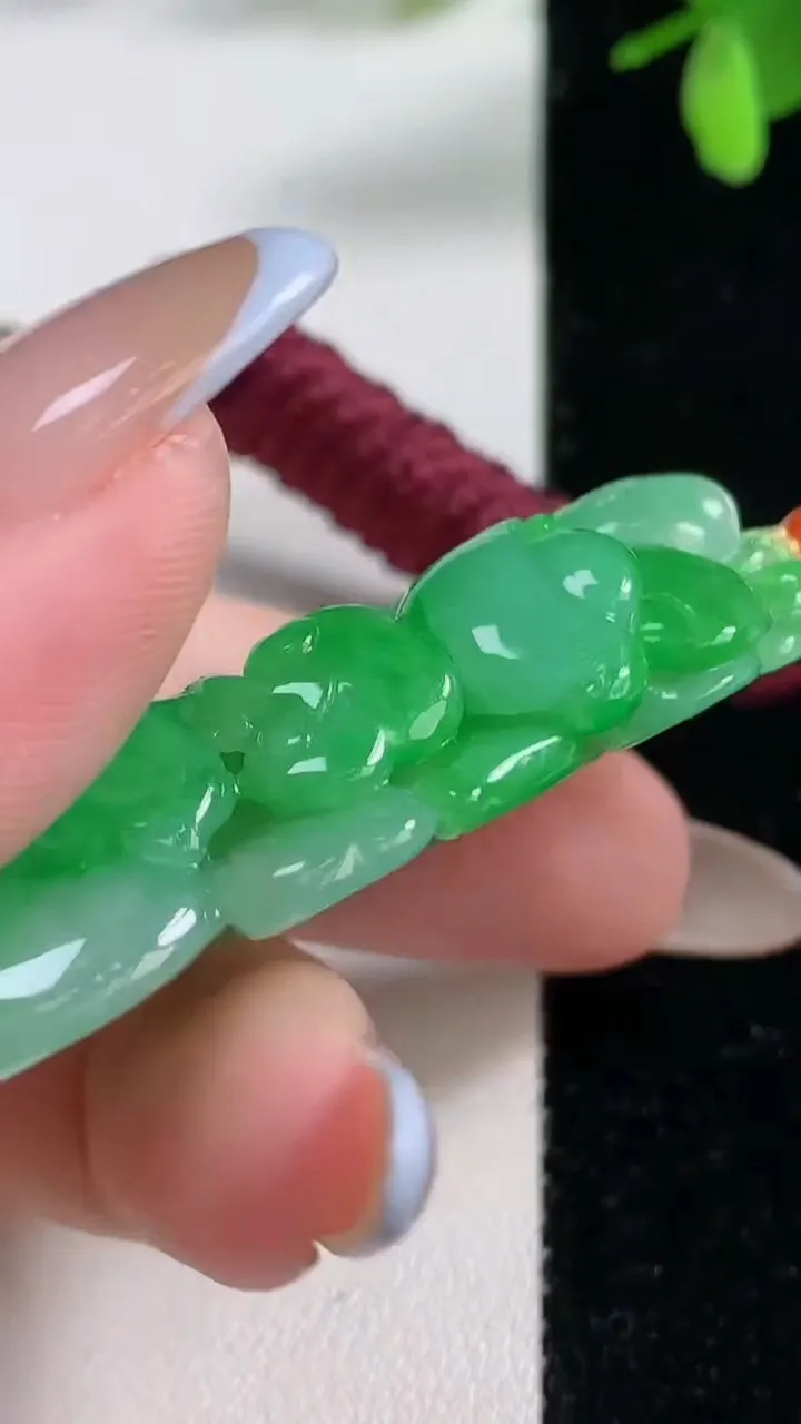 天然A货翡翠金蟾吊坠，尺寸53.8-27.6-11.6，重量:34.52g
11月5日