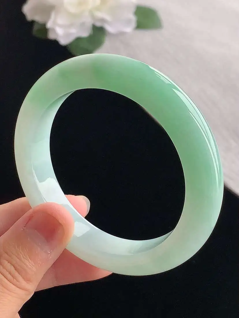 a货翡翠老坑冰种飘绿正装正圈手镯53-54圈口  尺寸53.3×11×8.8mm 重量57.20g 1104