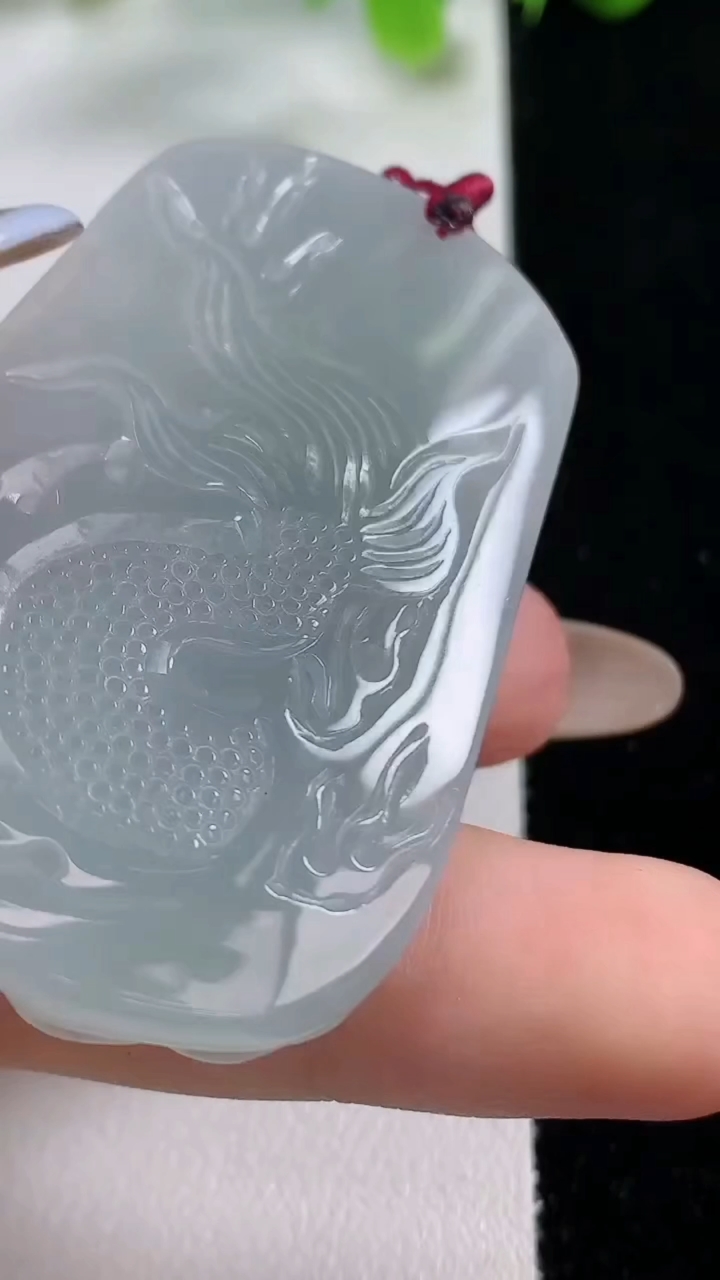 天然A货翡翠祥龙关公吊坠，尺寸54-33.8-9.2，重量:31.46g
11月5日