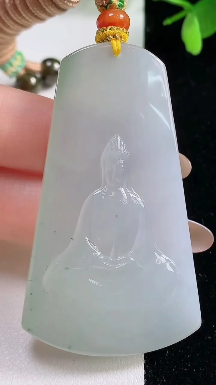 天然A货翡翠素衣观音吊坠，尺寸60.5-33.3-7.6，重量:40.00g
11月5日