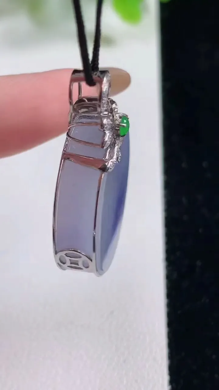 天然A货翡翠种紫罗兰无事牌吊坠，尺寸24.2-6.2，重量:10.59g
11月6日