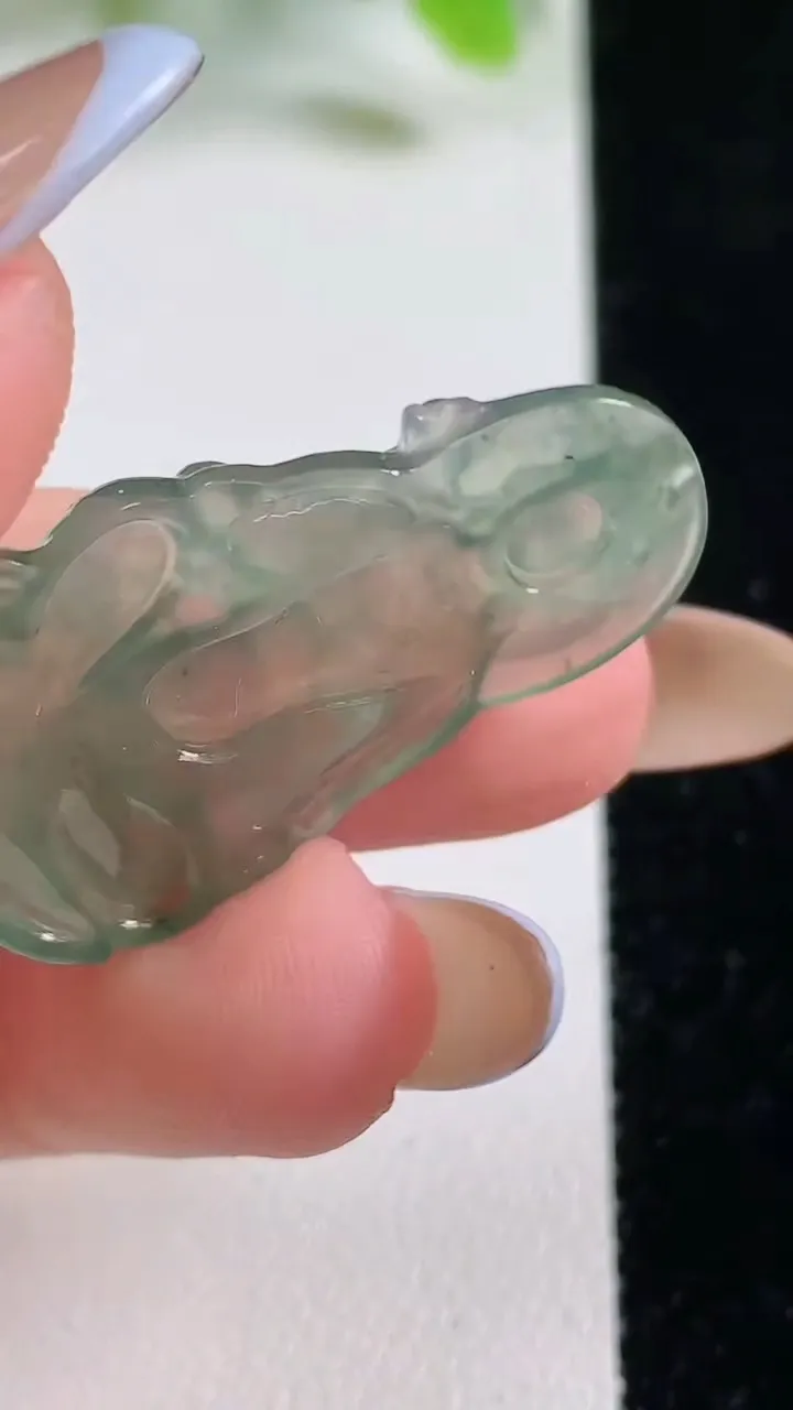 天然A货翡翠大势至观音菩萨吊坠，尺寸33.4-20-3.6，重量:4.08g
11月6日