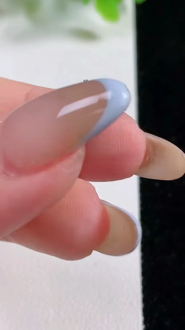 天然A货翡翠葫芦吊坠，尺寸15-12-5.4，重量1.62g
11月6日