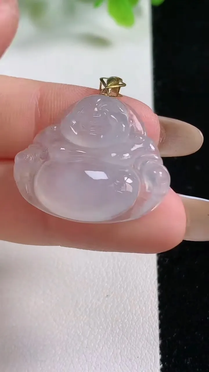 天然A货翡翠种白冰佛公吊坠，尺寸23-28-5.5，重量:5.22g
11月6日