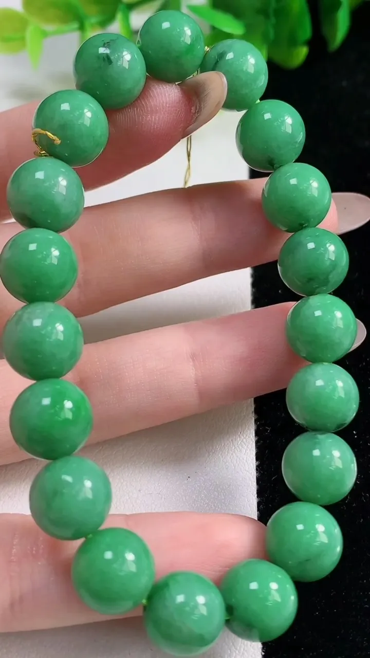 天然A货翡翠圆珠手串19颗，尺寸10.4，重量:36.02g11月6日
工厂直销收藏佳品,种好水足，