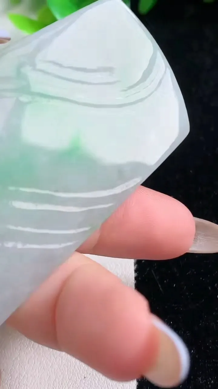 天然A货翡翠山水大势至观音菩萨吊坠，尺寸68.8-39.8-5.7，重量:36.20g
11月6日