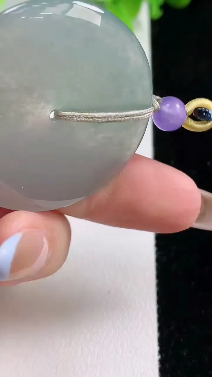 天然A货翡翠平安扣吊坠，尺寸37.5-5.2，重量:16.34g
11月6日