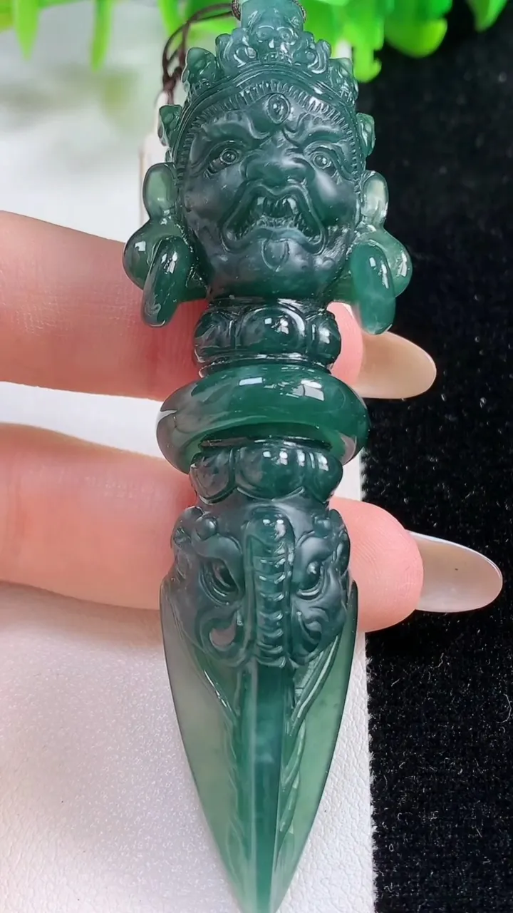 天然A货翡翠蓝水降魔杵 金刚杵吊坠，尺寸85.8-23.3-16.5，重量:43.93g
11月6日