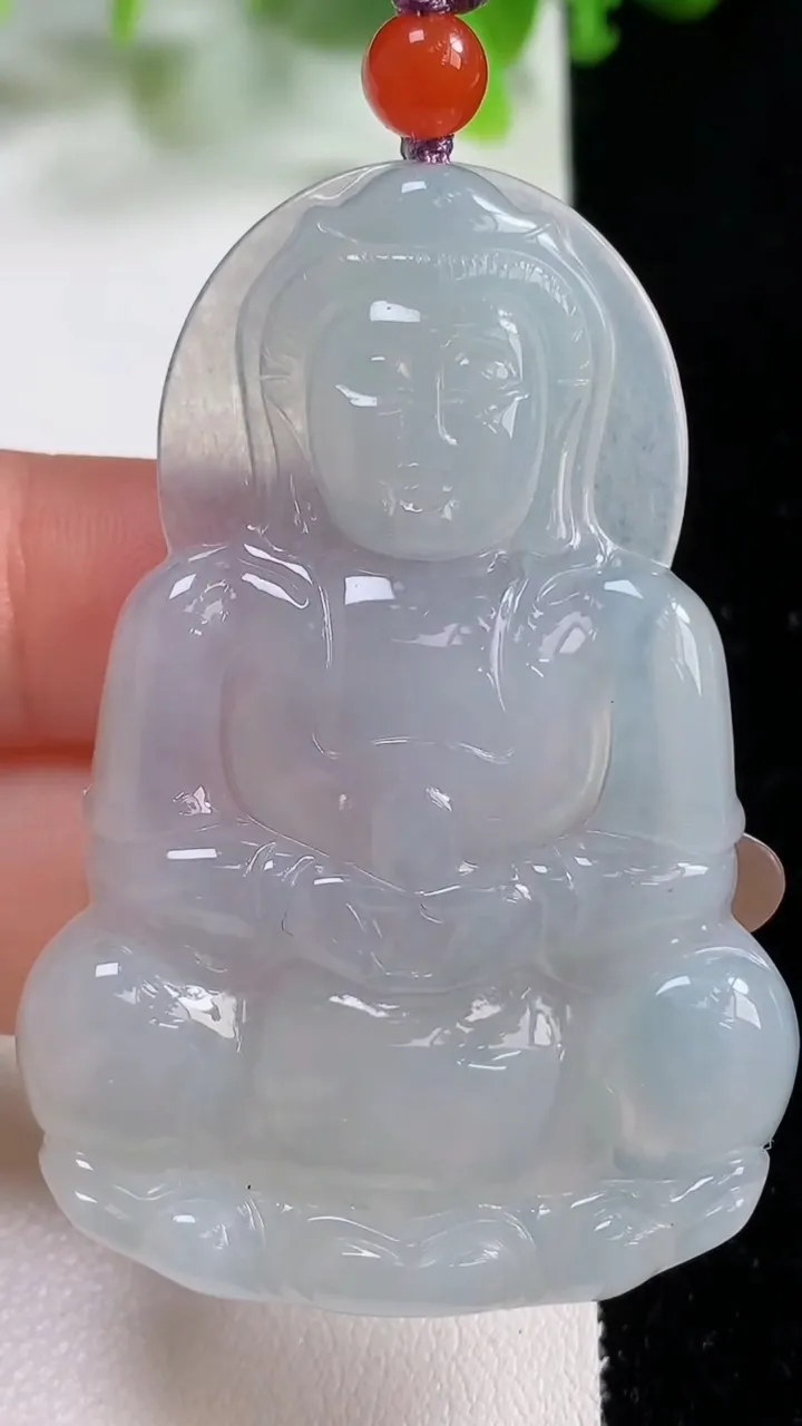 天然A货翡翠正装观音菩萨吊坠，尺寸56.6-38.7-5.8，重量:20.85g
11月6日