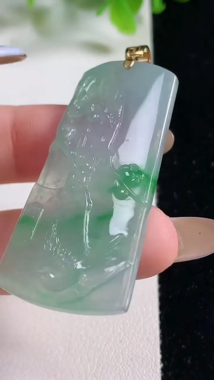 天然A货翡翠大展宏图吊坠，尺寸48-23.5-4.2，重量:10.11g
11月6日