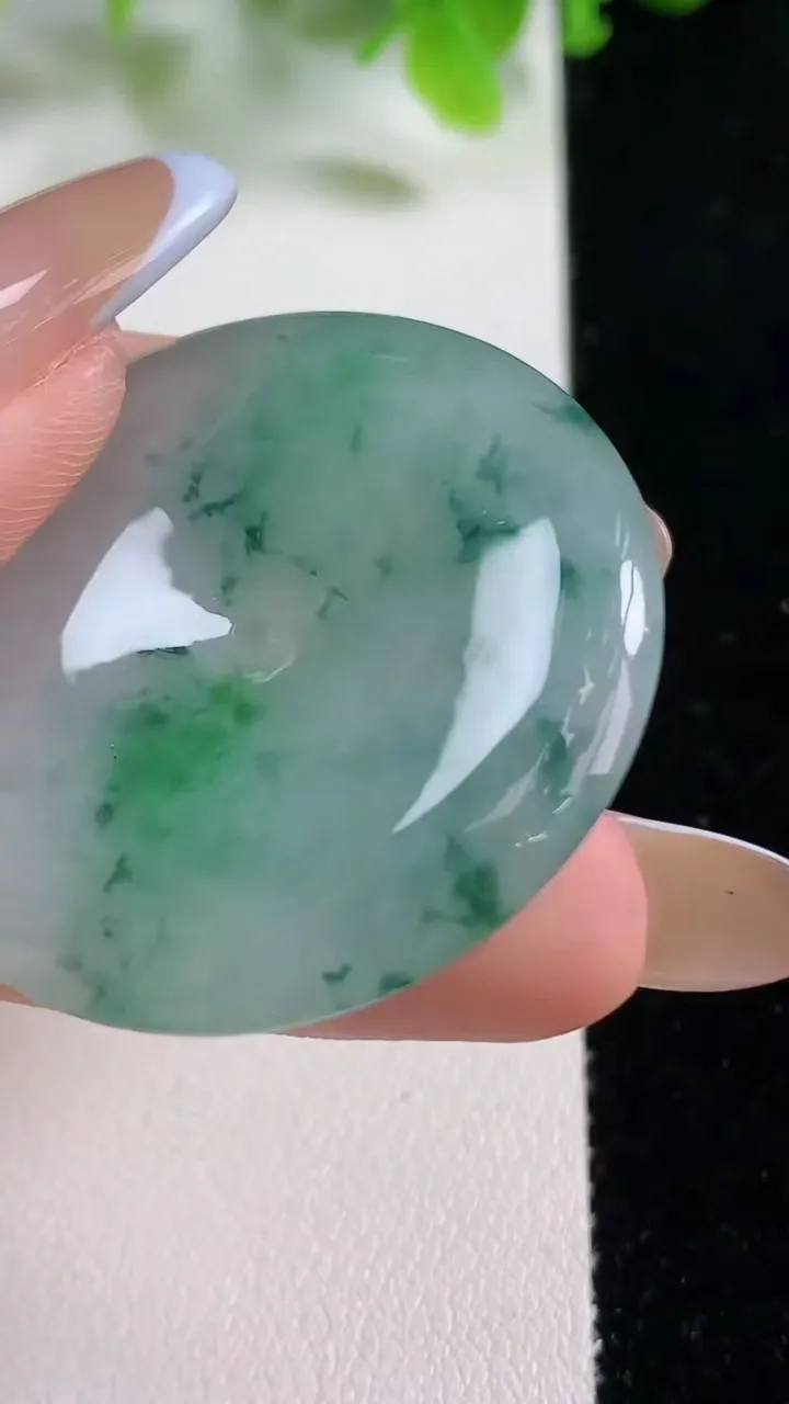 天然A货翡翠冰种飘花平安扣吊坠，尺寸37.6-6，重量18.26g
11月6日