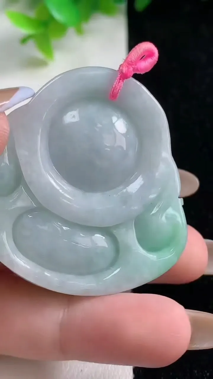 天然A货翡翠佛公吊坠，尺寸43.6-45-12.4，重量:37.67g
11月6日