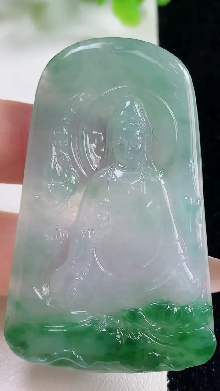 天然A货翡翠观音菩萨吊坠，尺寸58.9-36.2-5.3，重量:23.47g
11月6日