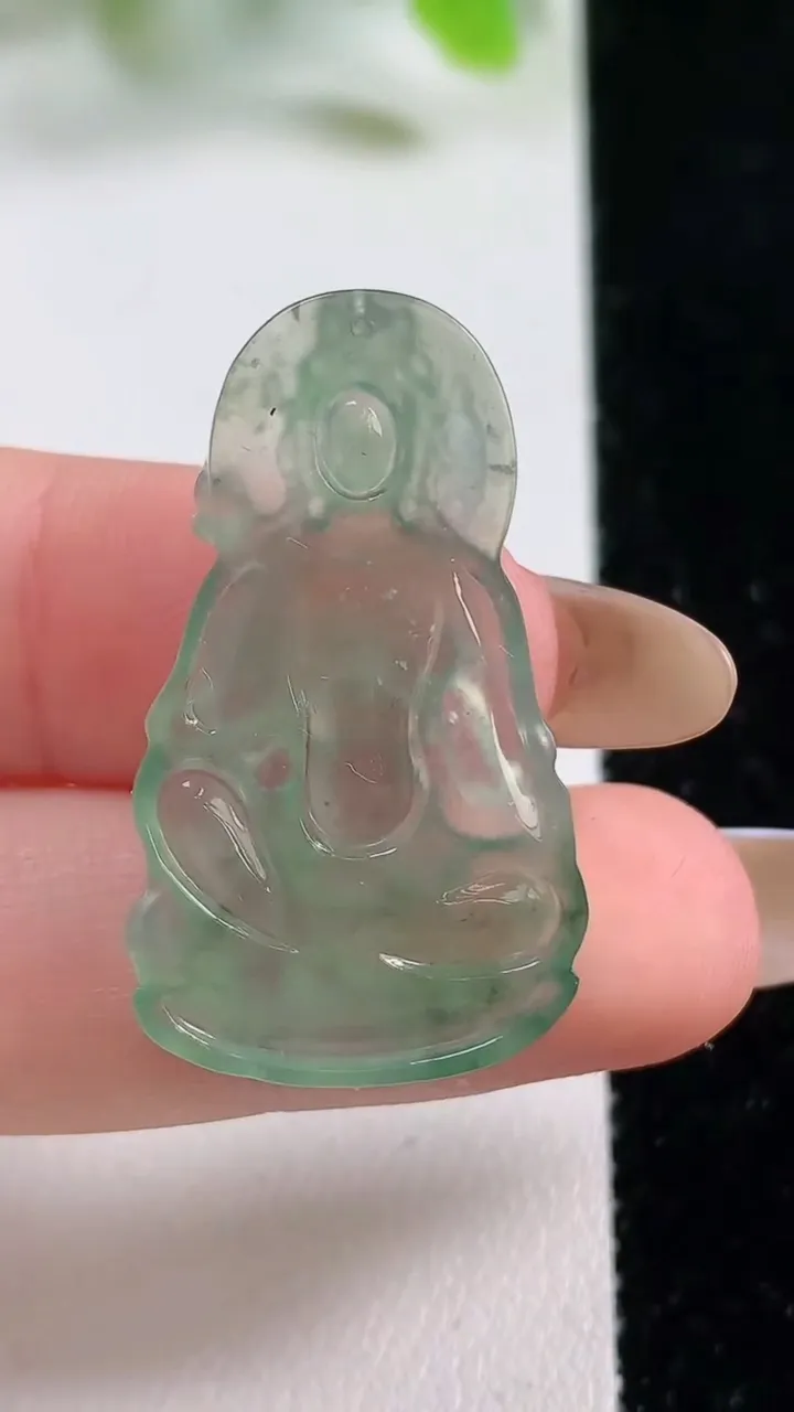 天然A货翡翠大势至观音菩萨吊坠，尺寸33.4-20-3.6，重量:4.08g
11月6日