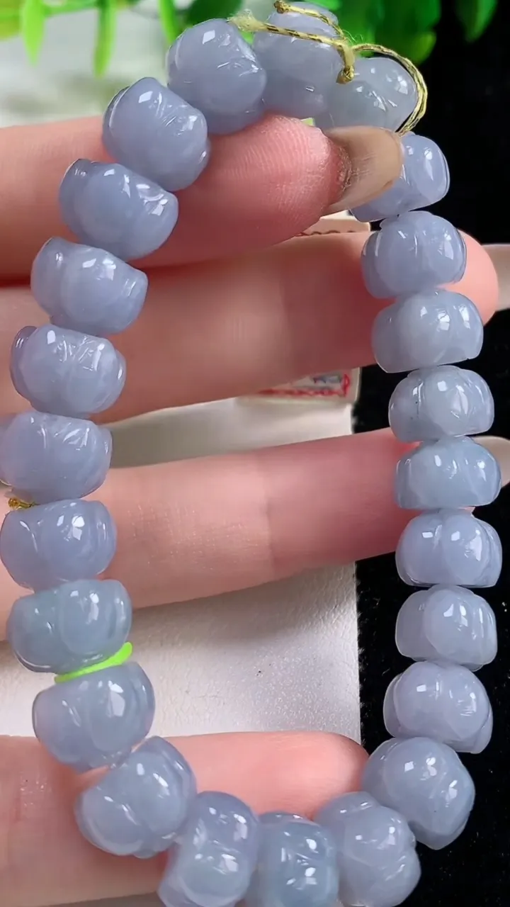 天然A货翡翠种紫罗兰莲花手串24颗，尺寸10-6.6，重量35.53g11月6日
工厂直销收藏佳品,