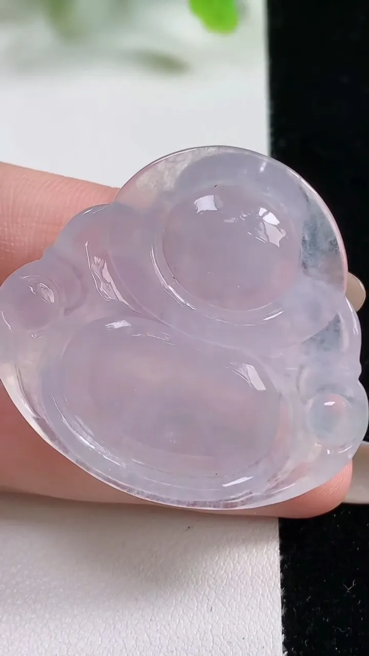 天然A货翡翠种白冰佛公吊坠，尺寸37.8-41-9.1，重量:19.20g
11月6日