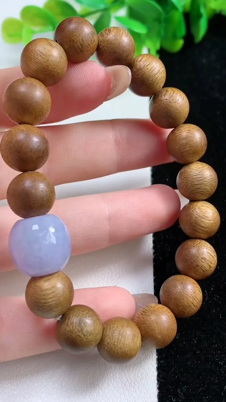 天然A货翡翠种紫罗兰路路通檀香手串，尺寸13.4-12.4，重量:9.37g11月6日
工厂直销收藏佳品,种好水足，色泽均匀，有种有色，上手高大气！