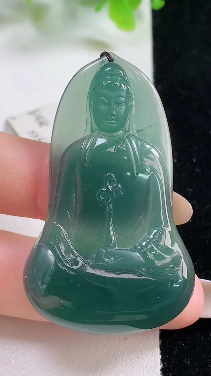 天然A货翡翠冰种蓝水素衣观音菩萨吊坠，尺寸53.3-32.3-5.7，重量:16.70g
11月6日