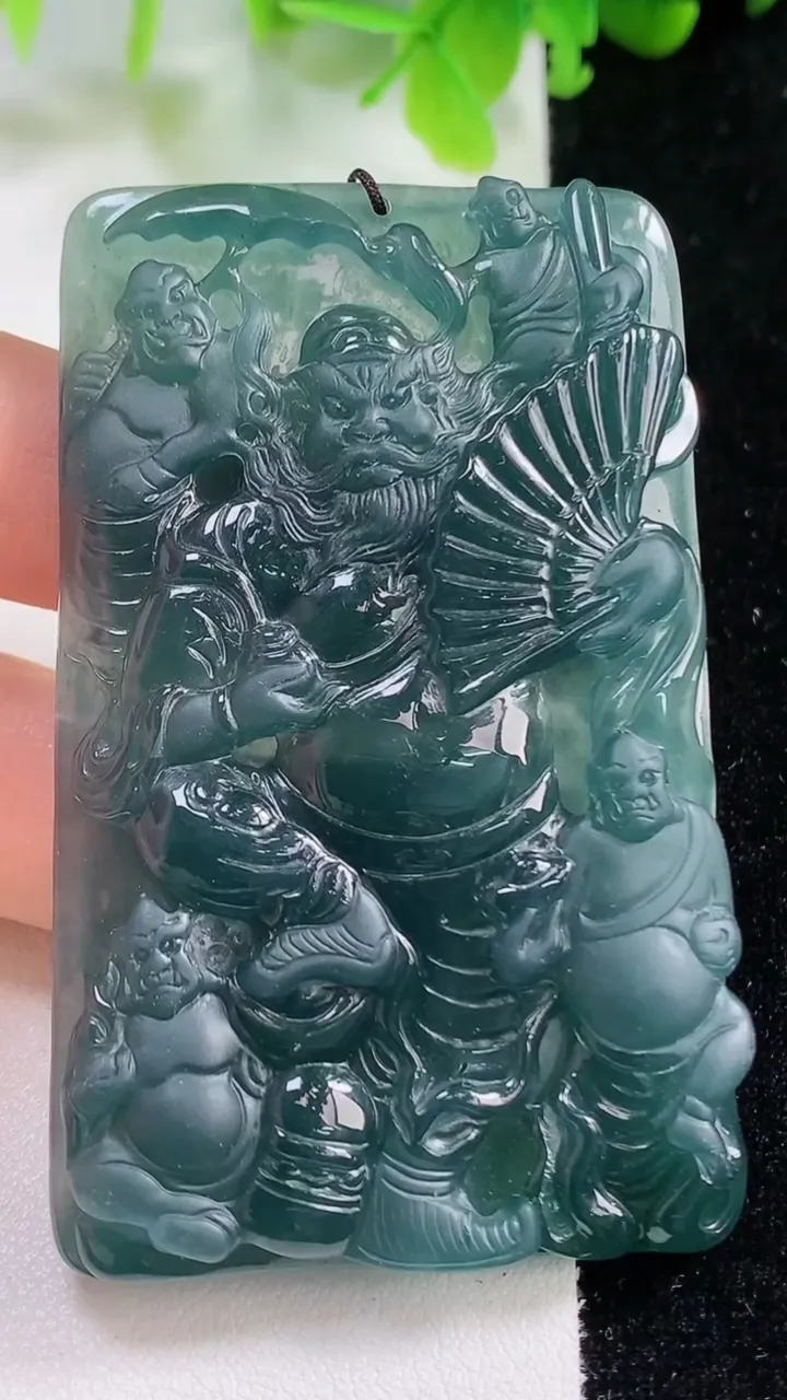 天然A货翡翠馗吊坠，尺寸65.2-40.7-7.1，重量:44.75g
11月6日