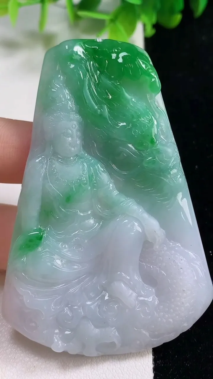 天然A货翡翠祥龙观音菩萨吊坠，尺寸73.2-47-6.6，重量:41.89g
11月6日