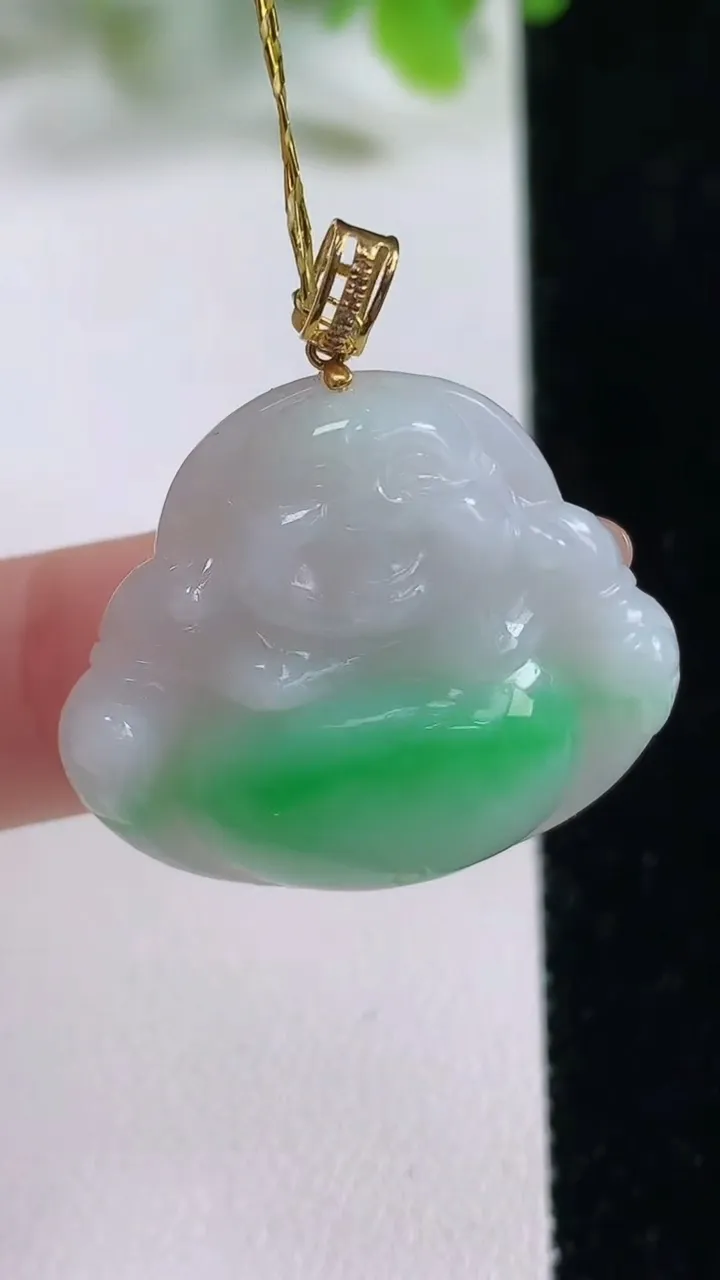 天然A货翡翠佛公吊坠，尺寸25-29.3-5.7，重量:6.40g
11月6日