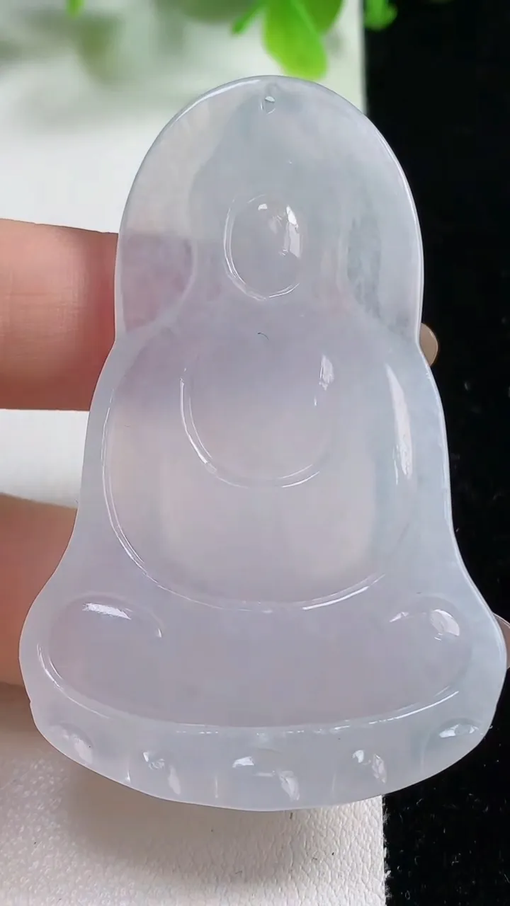 天然A货翡翠素衣观音菩萨吊坠，尺寸59.5-38.6-6.1，重量:23.68g
11月6日