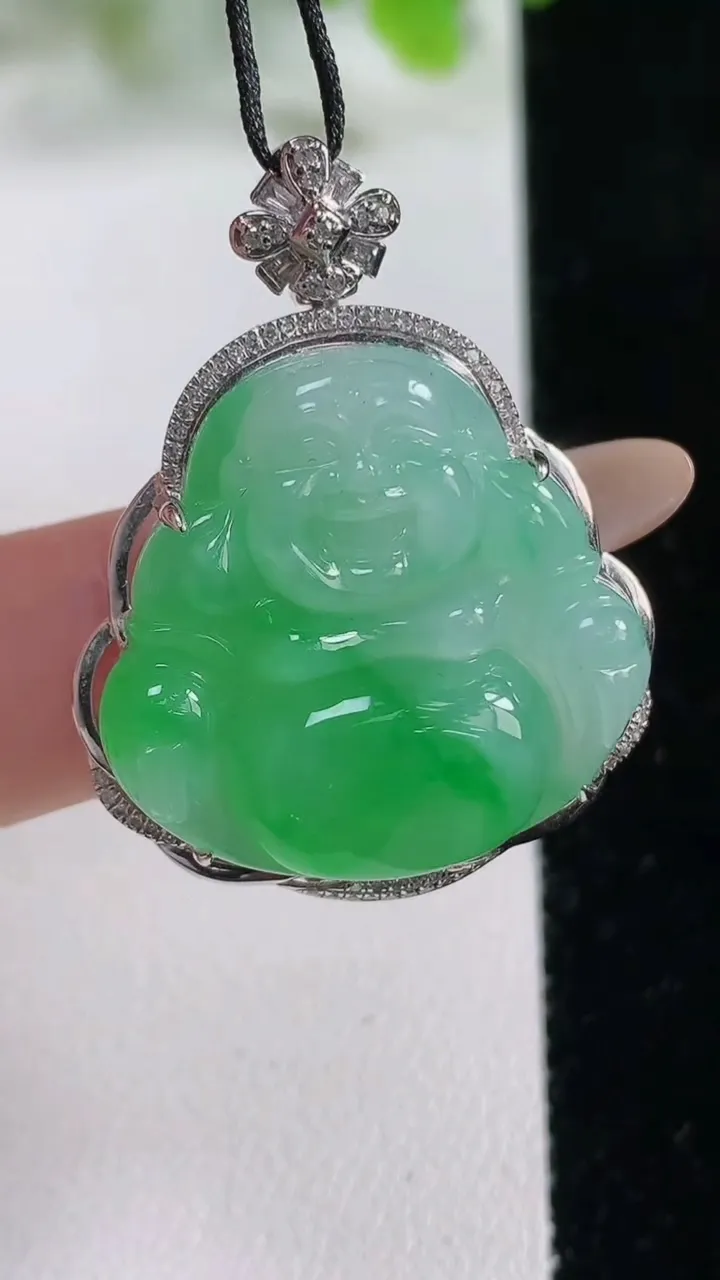 天然A货翡翠佛公吊坠，尺寸35.8-27.7-10裸石24.4-25.2，重量:9.29g
11月6