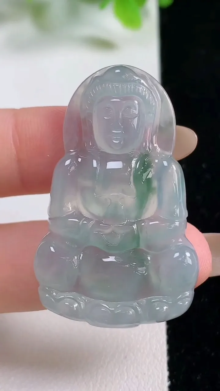 天然A货翡翠冰种飘花正装观音菩萨吊坠，尺寸43-26.6-5.6，重量:11.15g
11月6日