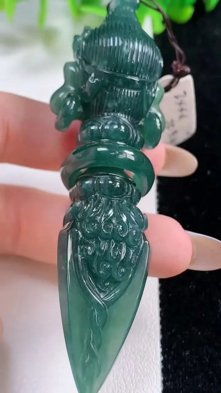 天然A货翡翠蓝水降魔杵 金刚杵吊坠，尺寸85.8-23.3-16.5，重量:43.93g
11月6日