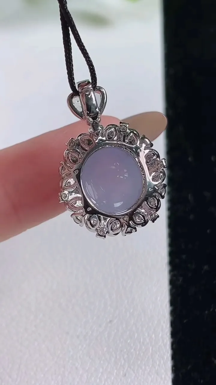 天然A货翡翠种紫罗兰蛋面吊坠，尺寸23-16-11裸石9.7-8.8，重量:4.19g
11月6日