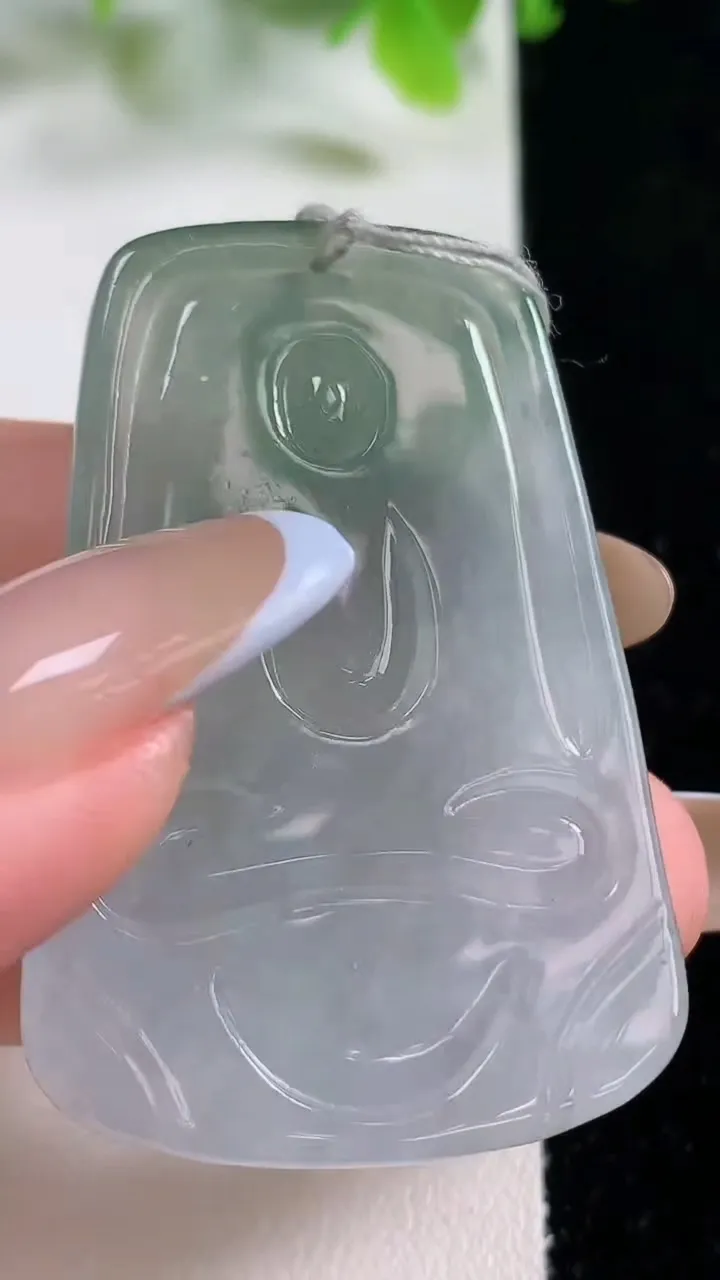 天然A货翡翠大日如来吊坠，尺寸47.2-31.8-6.1，重量:19.37g
11月6日