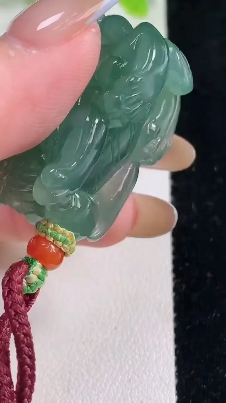 天然A货翡翠貔貅吊坠，尺寸36-19.8-20.5，重量:35.84g
11月6日