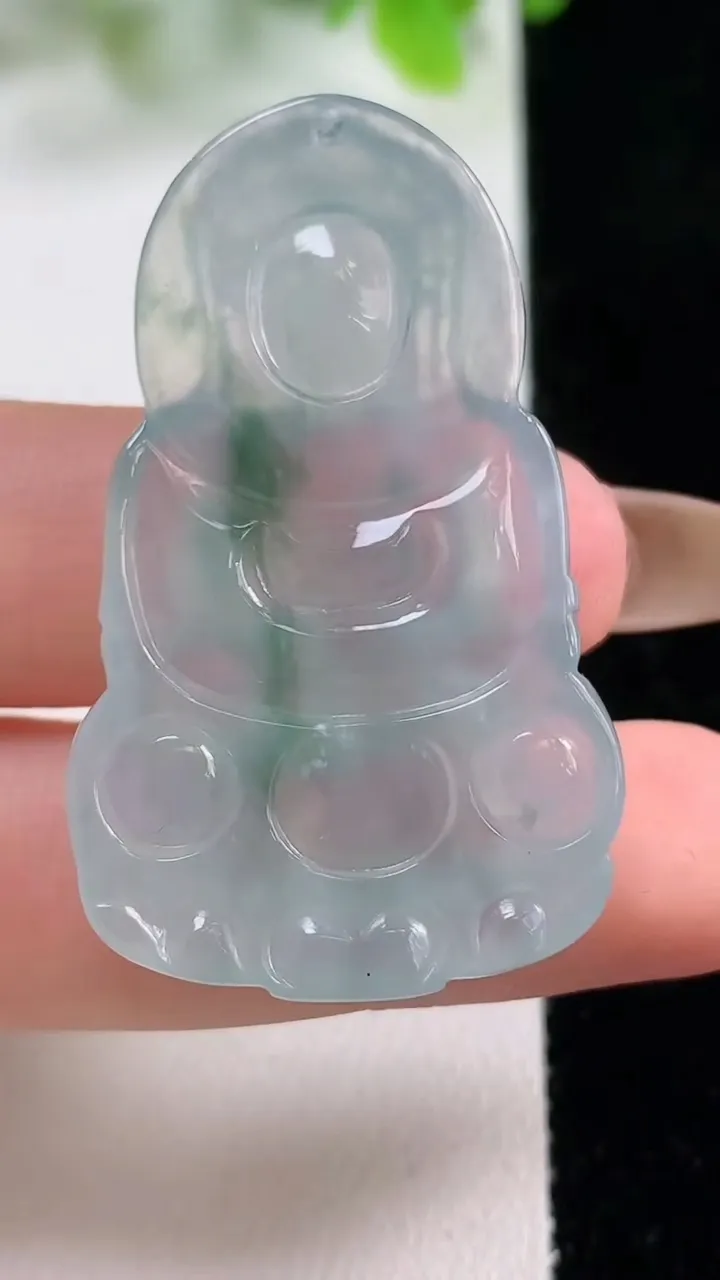 天然A货翡翠冰种飘花正装观音菩萨吊坠，尺寸43-26.6-5.6，重量:11.15g
11月6日