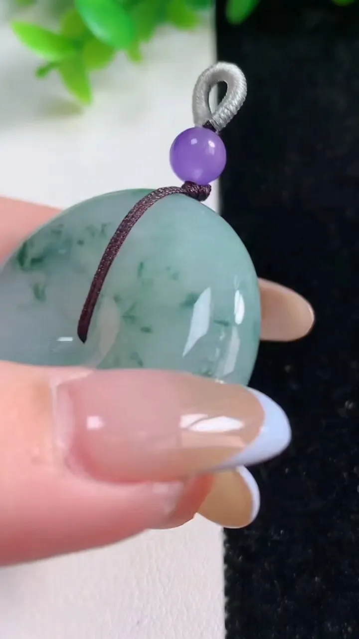 天然A货翡翠冰种飘花平安扣吊坠，尺寸40-10，重量:35.15g
11月6日